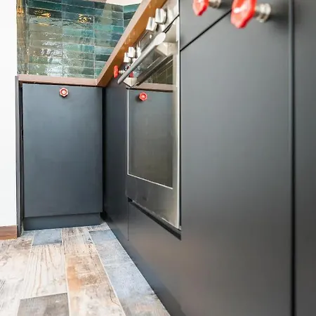 Urban Style In The Centre Apartment