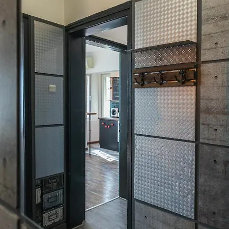 Urban Style In The Centre Apartment
